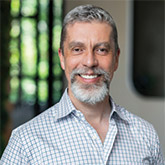 [MISSING IMAGE: ph_chadrhollingsworth-4c.jpg]